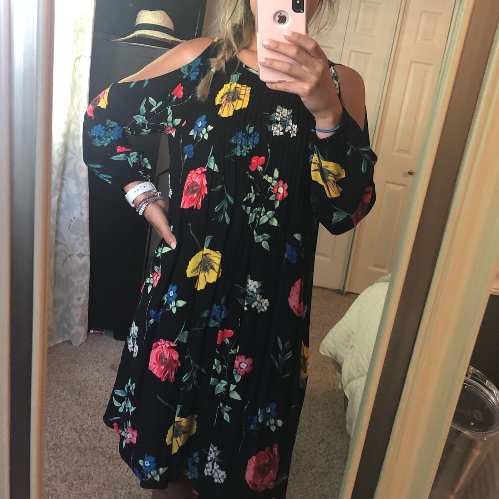 Old Navy black & floral cold shoulder dress